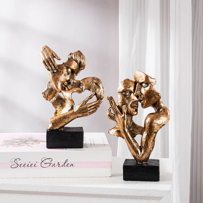 Scultura astratta di coppia in resina con finitura bronzo, statua romantica per decorare la casa