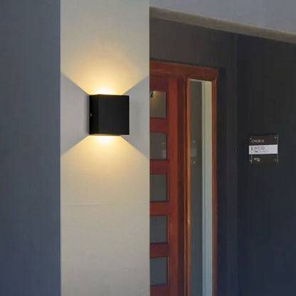 Lampada da parete LED regolabile per esterni con sensore di movimento e doppia luminosità