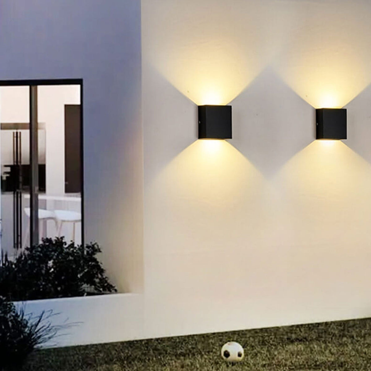 Lampada da parete LED regolabile per esterni con sensore di movimento e doppia luminosità