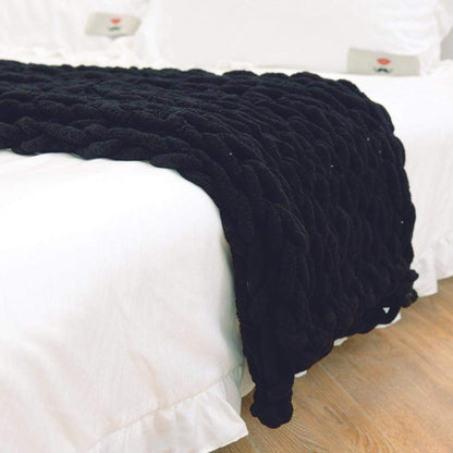 Kraftigt strikket plaid med struktur og kabelstrik til sofa, seng og hjem