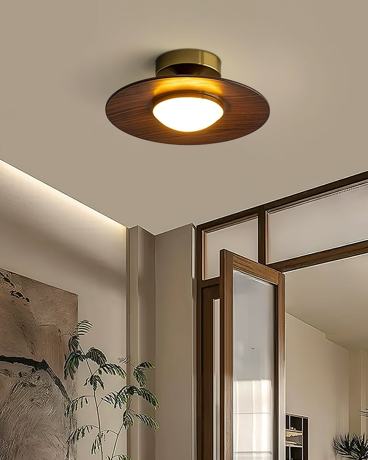 Kompakt LED-loftslampe til planmontering med moderne valnødde- og gulddesign