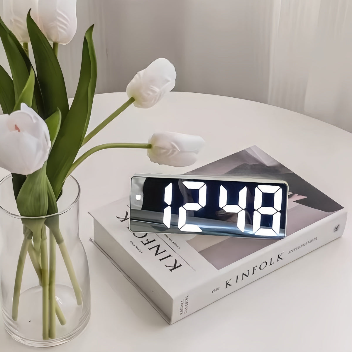 Sveglia digitale con luce che simula l'alba, funzione snooze e display digitale