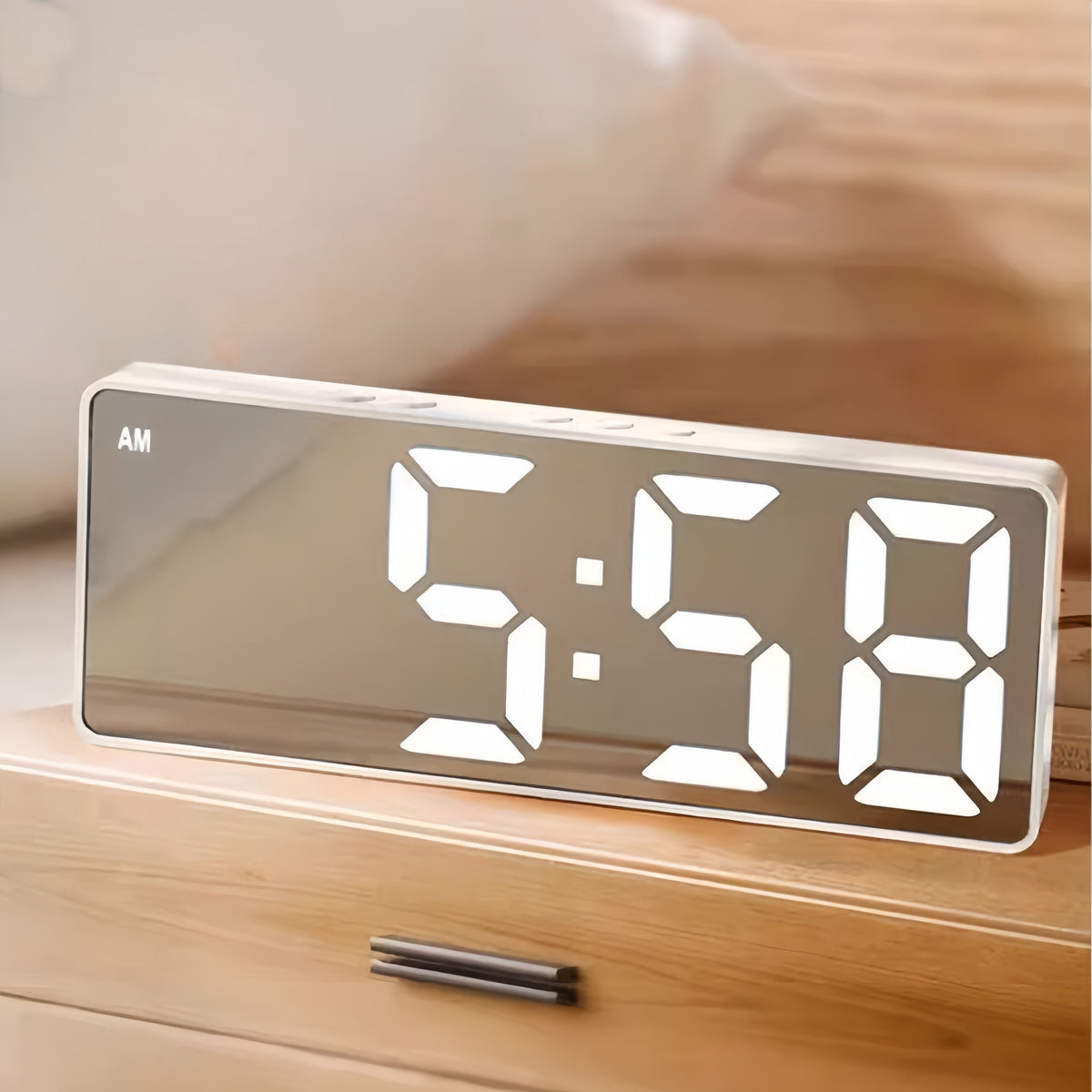 Sveglia digitale con luce che simula l'alba, funzione snooze e display digitale