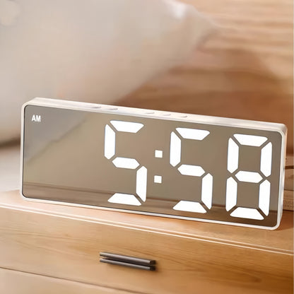 Sveglia digitale con luce che simula l'alba, funzione snooze e display digitale