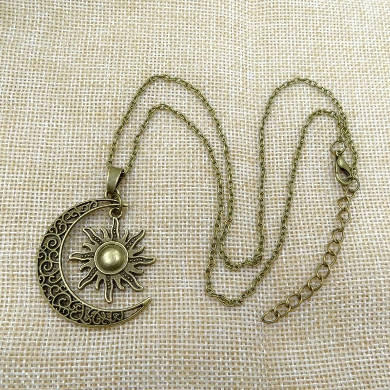 Elegant Adjustable Chain Necklace with Unique Modern Design for Women