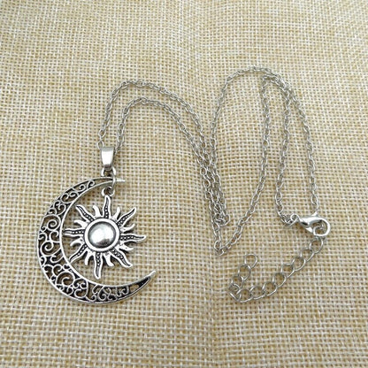 Elegant Adjustable Chain Necklace with Unique Modern Design for Women