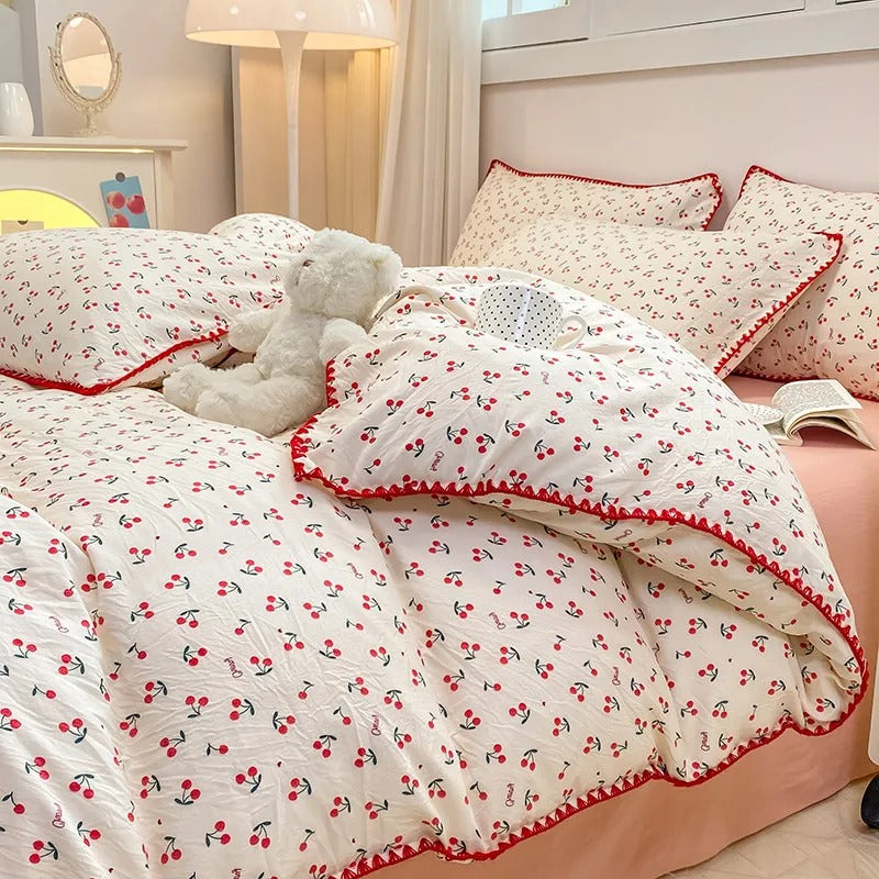 Floral Print Bedding Set with Blossom and Berry Pattern