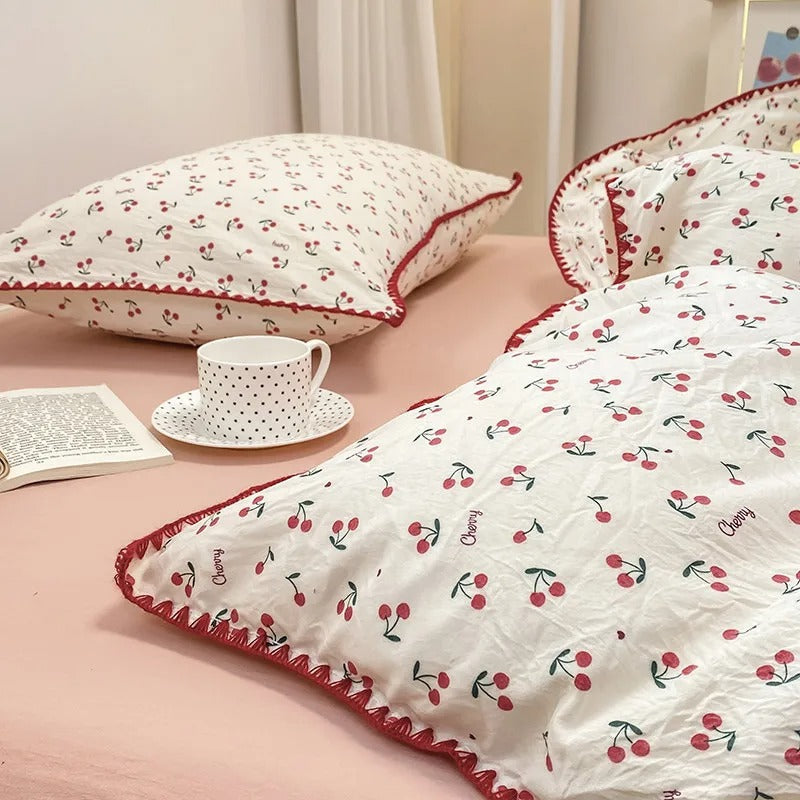 Floral Print Bedding Set with Blossom and Berry Pattern