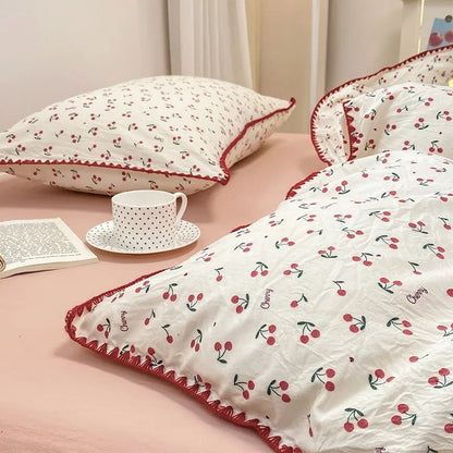 Floral Print Bedding Set with Blossom and Berry Pattern