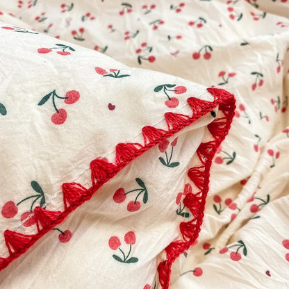 Floral Print Bedding Set with Blossom and Berry Pattern
