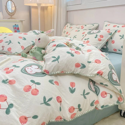 Floral Print Bedding Set with Blossom and Berry Pattern