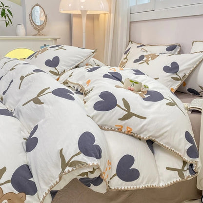 Floral Print Bedding Set with Blossom and Berry Pattern