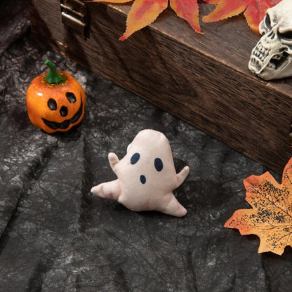 Blødt Halloween-kattelegetøj med spøgelsesdesign og katteurt til interaktiv leg