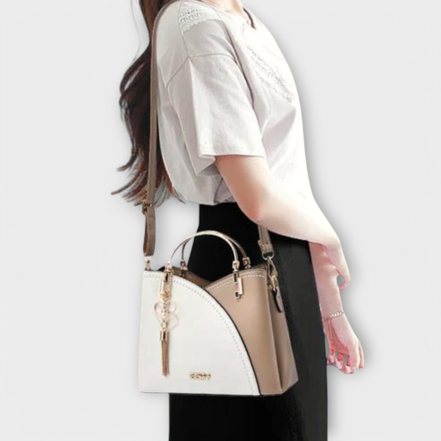 Large Capacity Women’s Handbag with Secure Zipper Closure and Adjustable Shoulder Strap