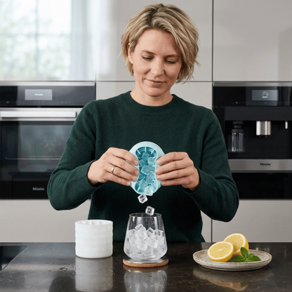 Lidded Silicone Ice Cube Tray with Stackable Design