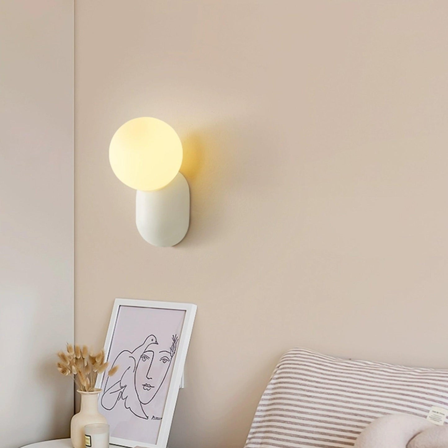 Modern Resin LED Wall Lamp Elegant Energy Efficient Wall Lighting