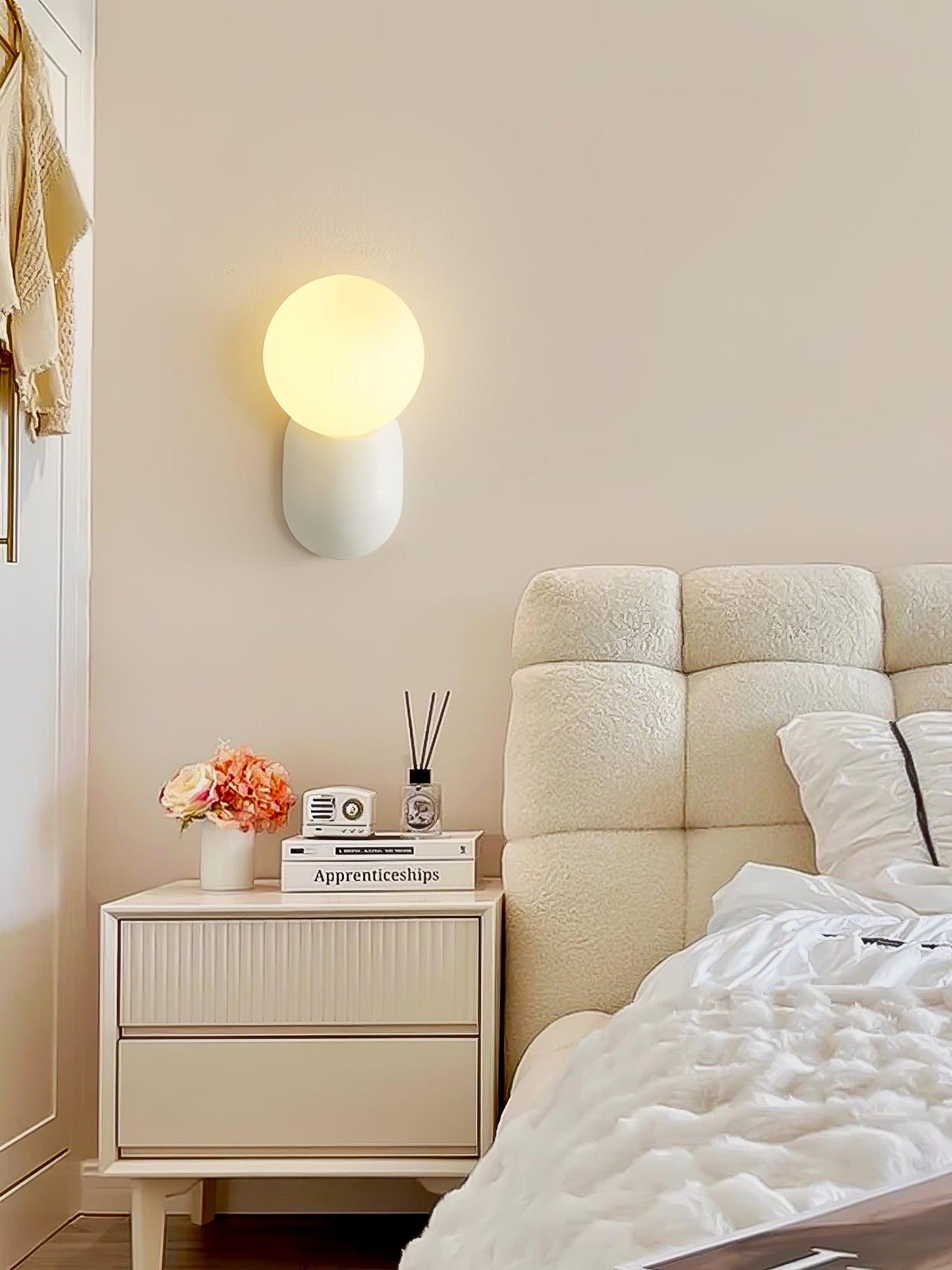 Modern Resin LED Wall Lamp Elegant Energy Efficient Wall Lighting