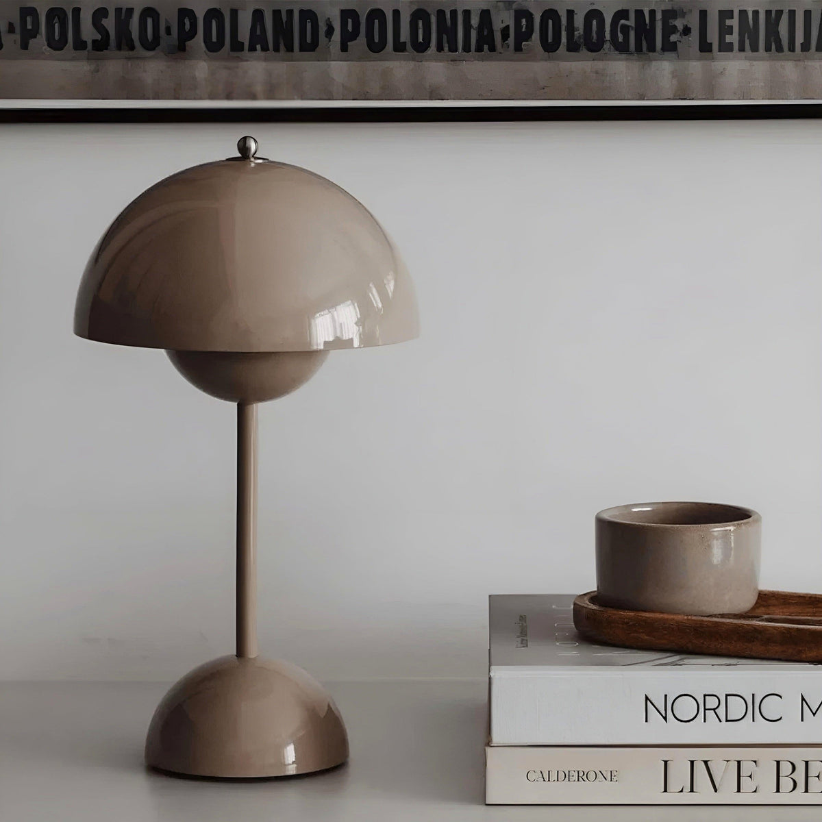 Moderne skandinavisk LED-bordlampe med dæmpning, berøringsstyring og USB Type C-belysning