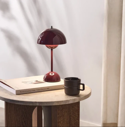 Moderne berøringsbordlampe med USB-strøm, LED, justerbar lysstyrke og varmt hvidt lys