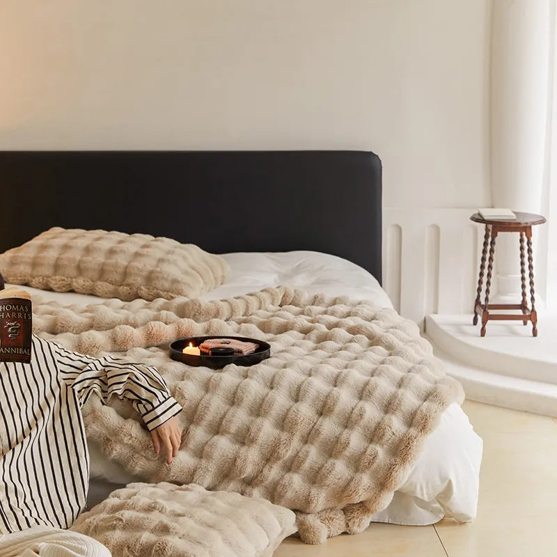 Plush Faux Fur Comfort Blanket for Relaxation and Travel