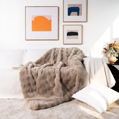 Plush Faux Fur Comfort Blanket for Relaxation and Travel