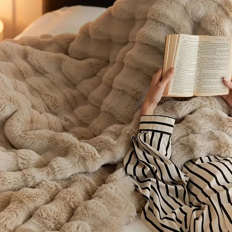 Plush Faux Fur Comfort Blanket for Relaxation and Travel