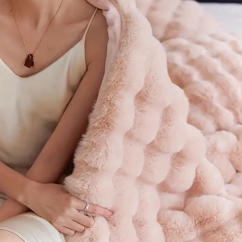Plush Faux Fur Comfort Blanket for Relaxation and Travel