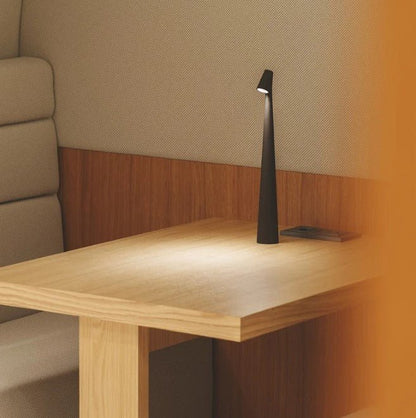 Lampada da tavolo portatile ricaricabile, luce LED senza cavo con luminosità regolabile