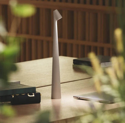 Lampada da tavolo portatile ricaricabile, luce LED senza cavo con luminosità regolabile