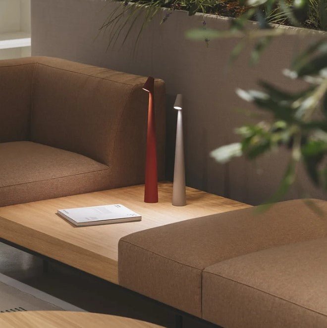 Lampada da tavolo portatile ricaricabile, luce LED senza cavo con luminosità regolabile