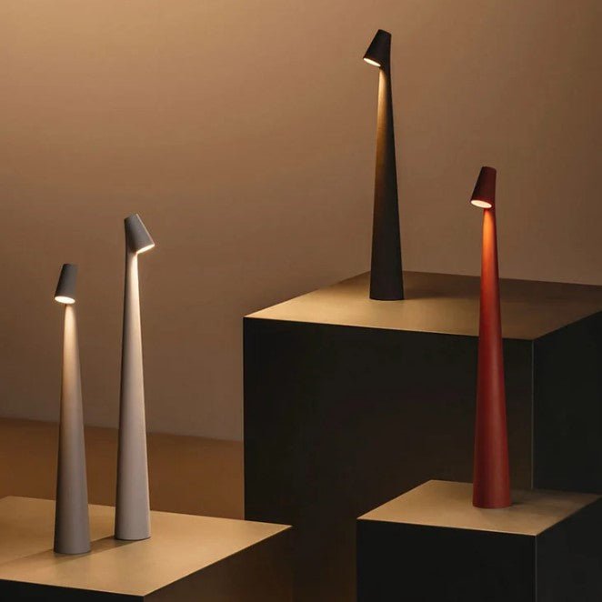 Lampada da tavolo portatile ricaricabile, luce LED senza cavo con luminosità regolabile
