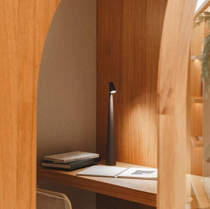 Lampada da tavolo portatile ricaricabile, luce LED senza cavo con luminosità regolabile