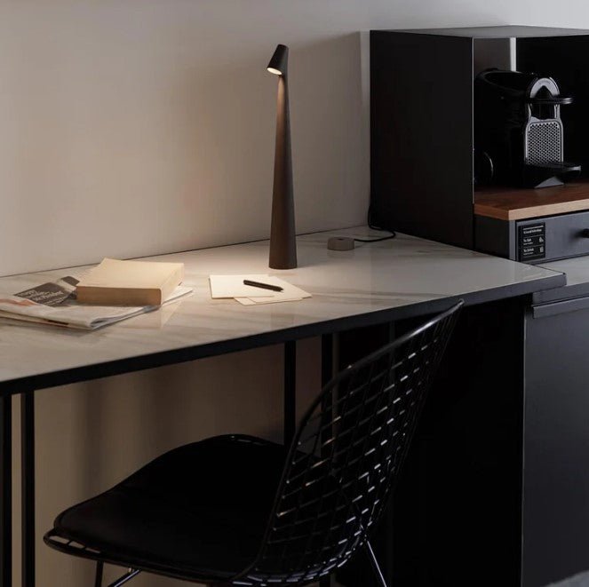 Lampada da tavolo portatile ricaricabile, luce LED senza cavo con luminosità regolabile