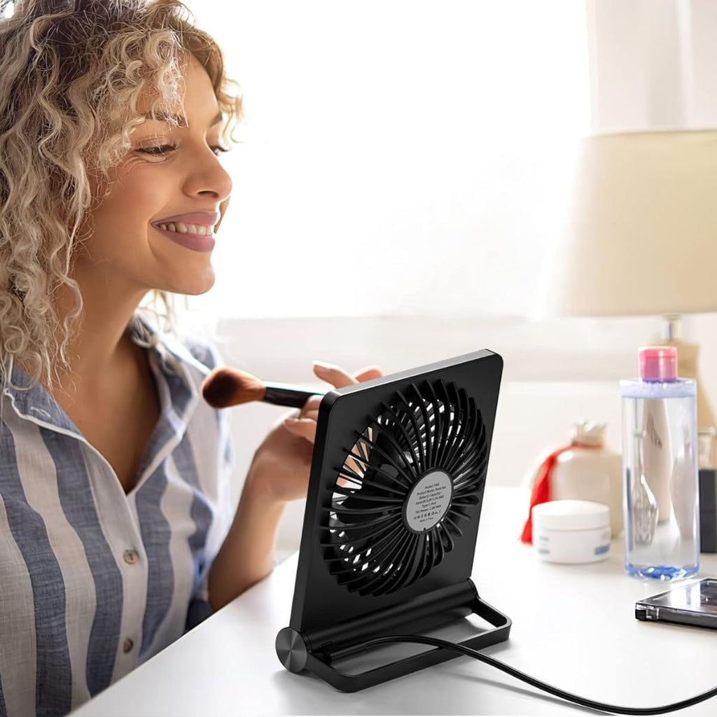Bærbar USB-skrivebordsventilator med sammenfoldeligt klemmedesign