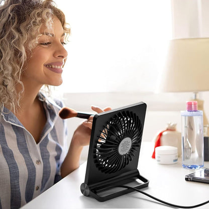 Bærbar USB-skrivebordsventilator med sammenfoldeligt klemmedesign