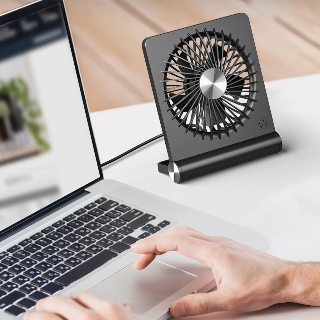 Bærbar USB-skrivebordsventilator med sammenfoldeligt klemmedesign