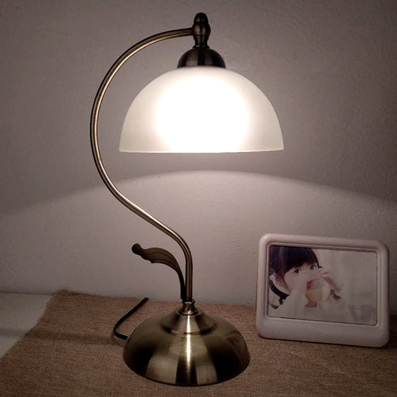 Portable Vintage Table Lamp – Retro Bedside Lamp for Nightstand, Desk & Cozy Lighting