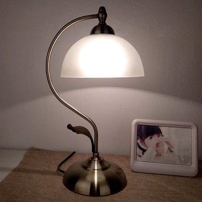 Portable Vintage Table Lamp – Retro Bedside Lamp for Nightstand, Desk & Cozy Lighting