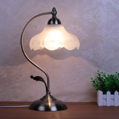 Portable Vintage Table Lamp – Retro Bedside Lamp for Nightstand, Desk & Cozy Lighting