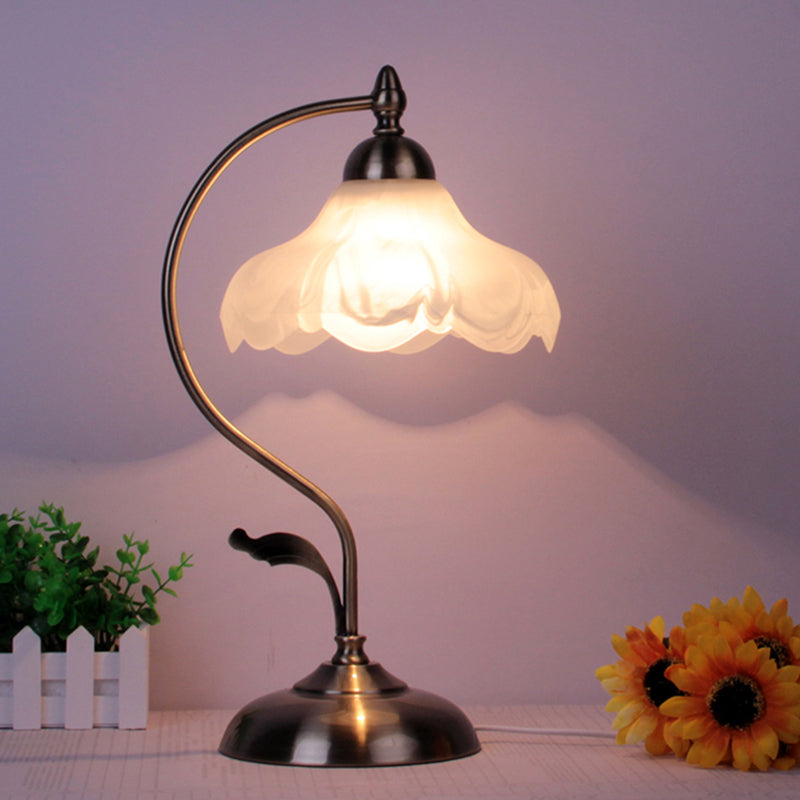 Portable Vintage Table Lamp – Retro Bedside Lamp for Nightstand, Desk & Cozy Lighting