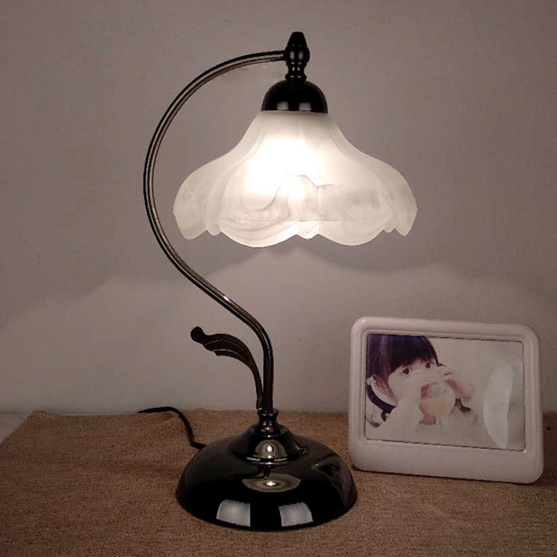 Portable Vintage Table Lamp – Retro Bedside Lamp for Nightstand, Desk & Cozy Lighting