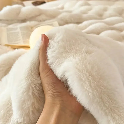Vendbart tekstureret plaid med blødt kaninpelslook til sofa eller seng, dekorativt boligtilbehør