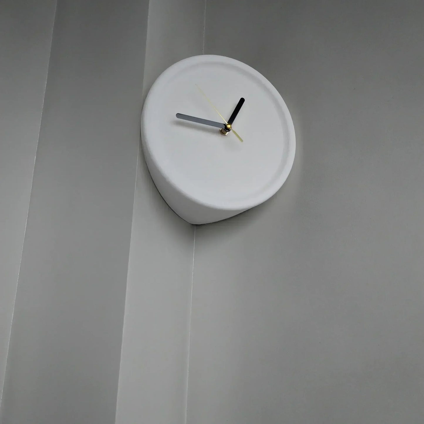 Silent Corner Wall Clock Stylish No Drill Quiet Clock for Home