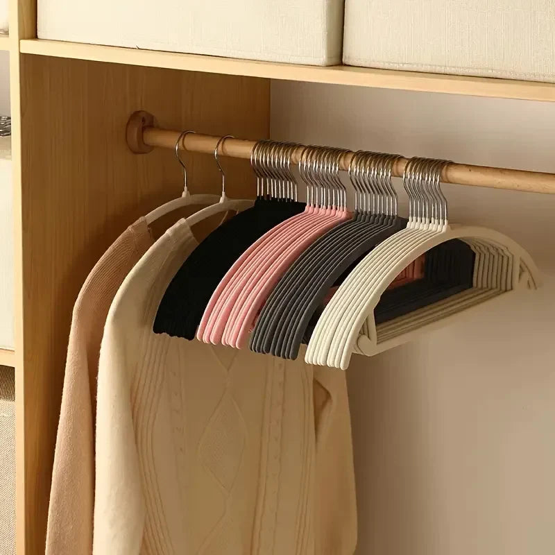 Slim Non Slip Clothes Hangers 10 Piece Space Saving Closet Organiser
