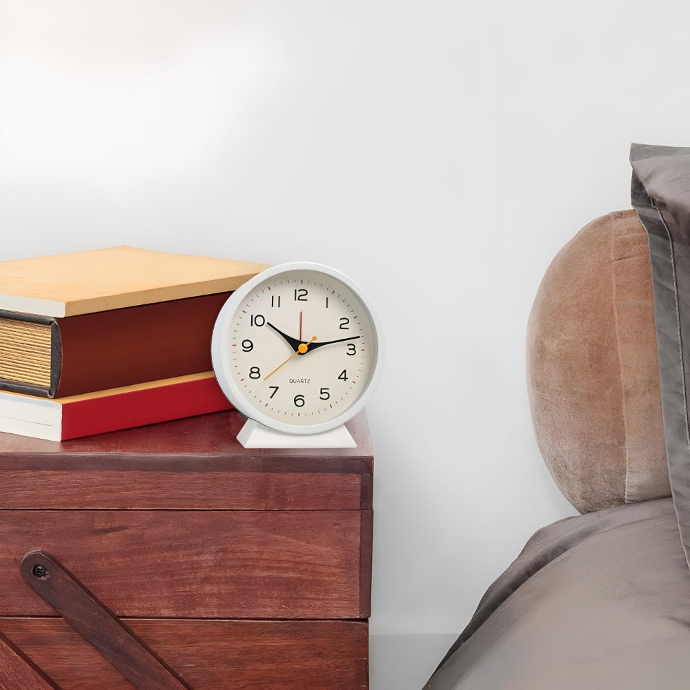Vintage Silent Quartz Alarm Clock Analog Table Clock With Light