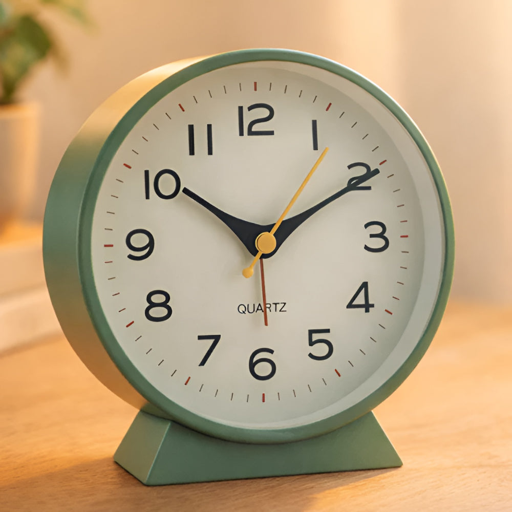 Vintage Silent Quartz Alarm Clock Analog Table Clock With Light