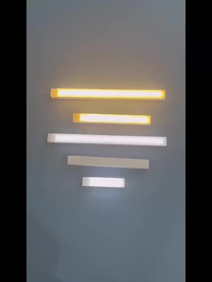 Striscia LED senza fili con sensore di movimento, ricaricabile, per illuminazione di interni, armadi e guardaroba