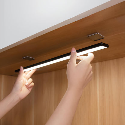 Trådløs genopladelig LED-lysbjælke med bevægelsessensor og dæmpning til indendørs skabs- og garderobebelysning