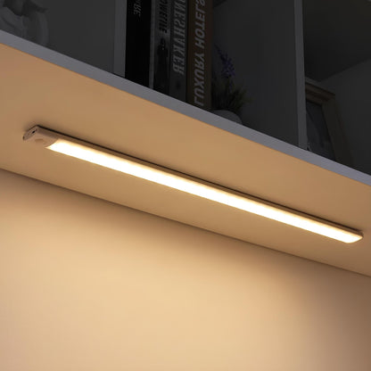 Trådløs genopladelig LED-lysbjælke med bevægelsessensor og dæmpning til indendørs skabs- og garderobebelysning