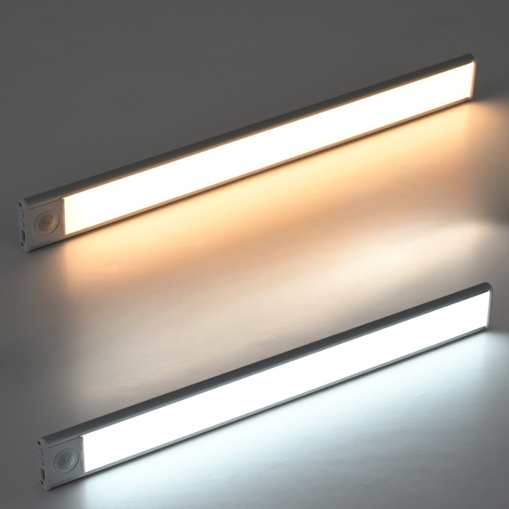 Trådløs genopladelig LED-lysbjælke med bevægelsessensor og dæmpning til indendørs skabs- og garderobebelysning